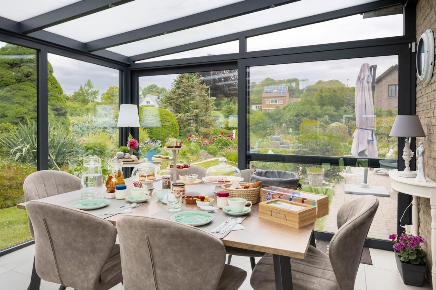 B&B La Villa Orchidees, Breakfast Included Bassenge Bagian luar foto