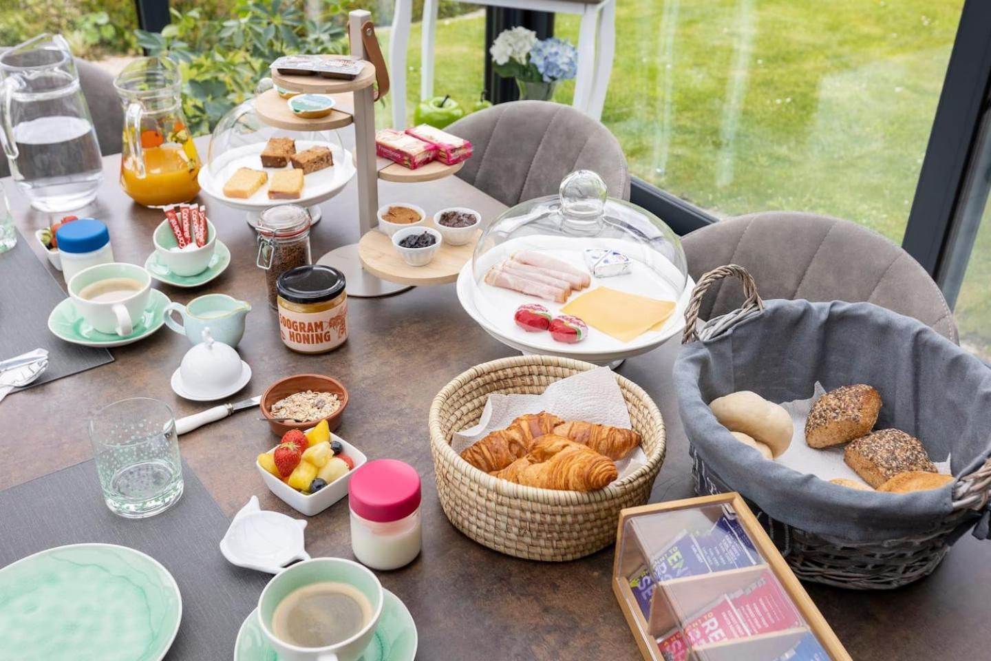 B&B La Villa Orchidees, Breakfast Included Bassenge Bagian luar foto