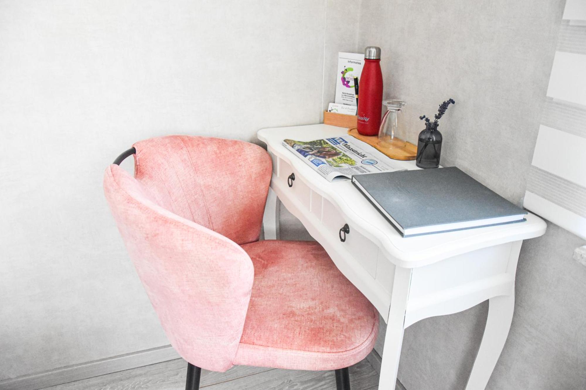 B&B La Villa Orchidees, Breakfast Included Bassenge Bagian luar foto
